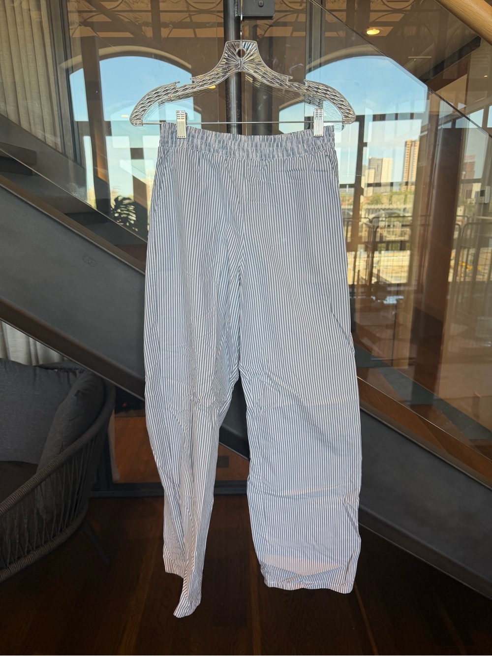 Abercrombie & Fitch Women’s Blue and White Pinstripe Wide-Leg Pants